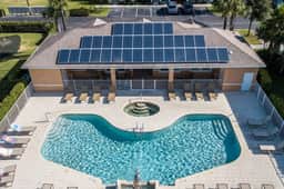 Beautiful 4-Bedroom House with Splash Pool