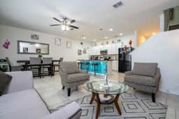 Family House: Ideal for 8 Guests with Private Pool