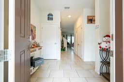 Family House: Ideal for 8 Guests with Private Pool