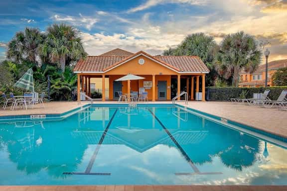 5 Miles to Disney · Resort Pool · 3 Bed/3 Bath - Image 1