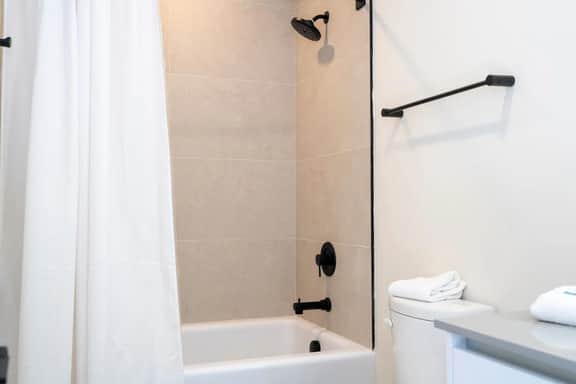 Beautiful 4-Bedroom House with Splash Pool