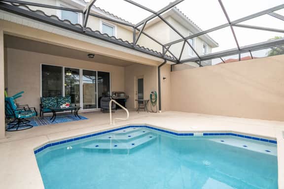 Family House: Ideal for 8 Guests with Private Pool