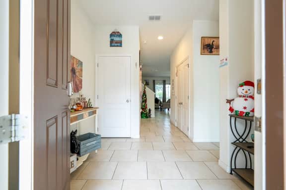 Family House: Ideal for 8 Guests with Private Pool