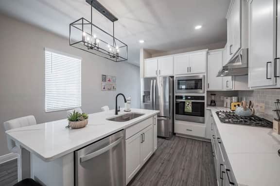 New Elegant House Gateaway - Close to Parks