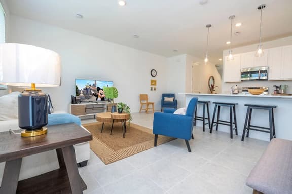 Captivating Family House - Resort Access