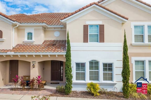 Family House: Ideal for 8 Guests with Private Pool
